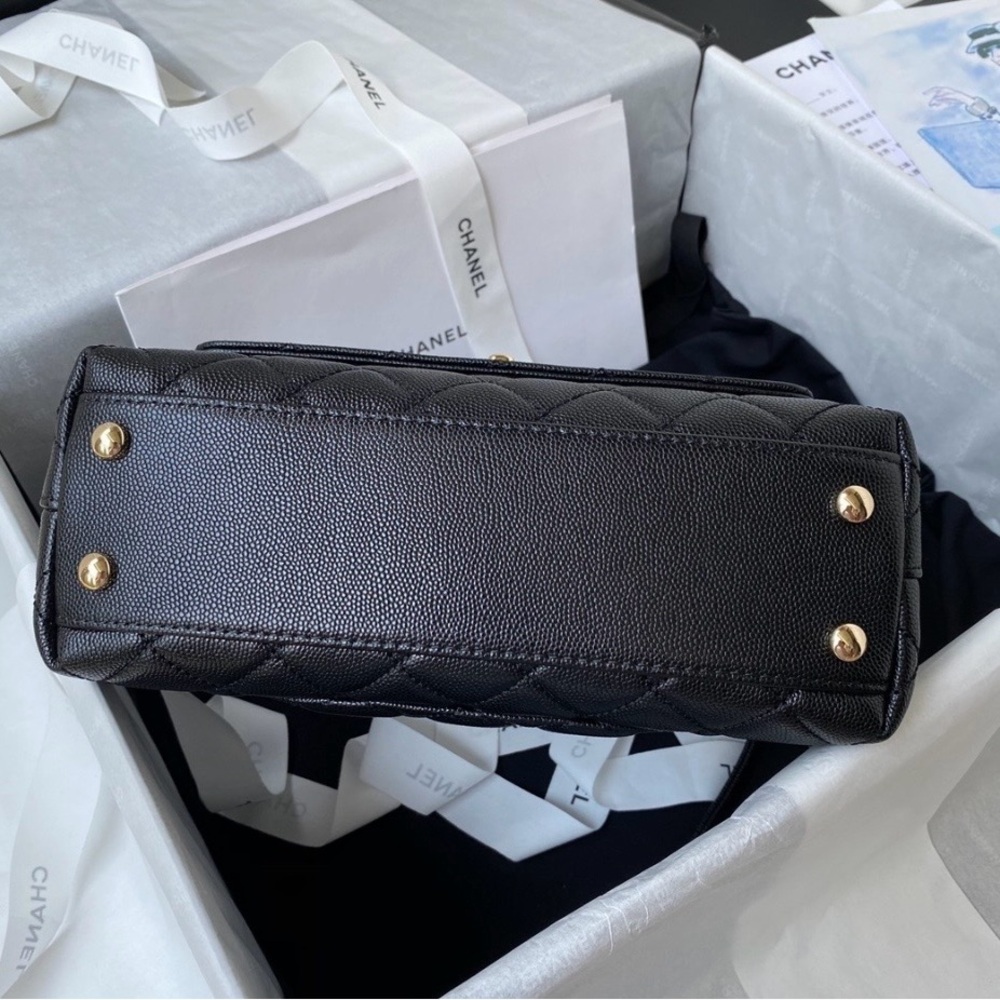 Chanel Black Quilted Shoulder Bag - Picture 9 of 9